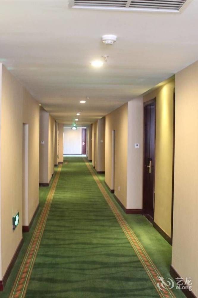 Greentree Inn Shandong Qingdao Wuyishan Road Jiashike Shopping Center Business Hotel Exteriér fotografie